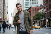 Realistyczne zdjęcie profilowe mężczyzny w mieście